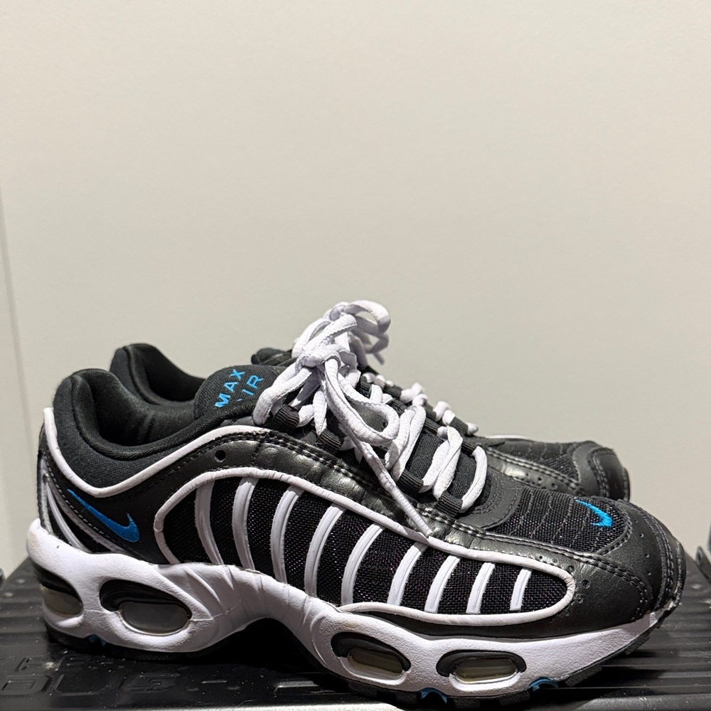Nike Black/ light purple Sneakers with Blue Accents